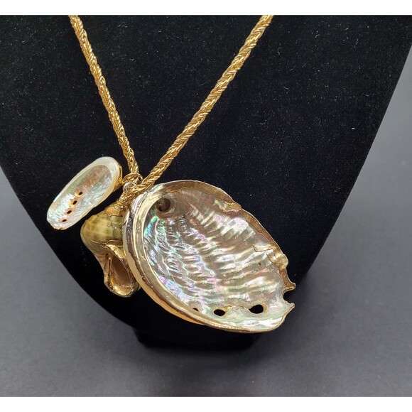 Vintage 1970s Bozart Made in Italy Shell Trio Necklace - Picture 2 of 5